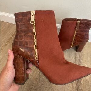2 toned ankle booties